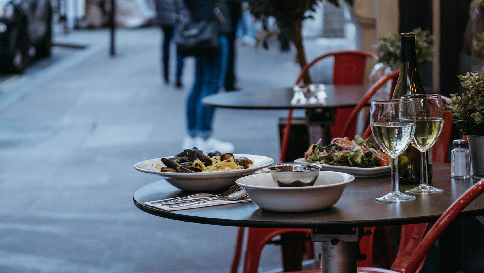 theta outdoor dining